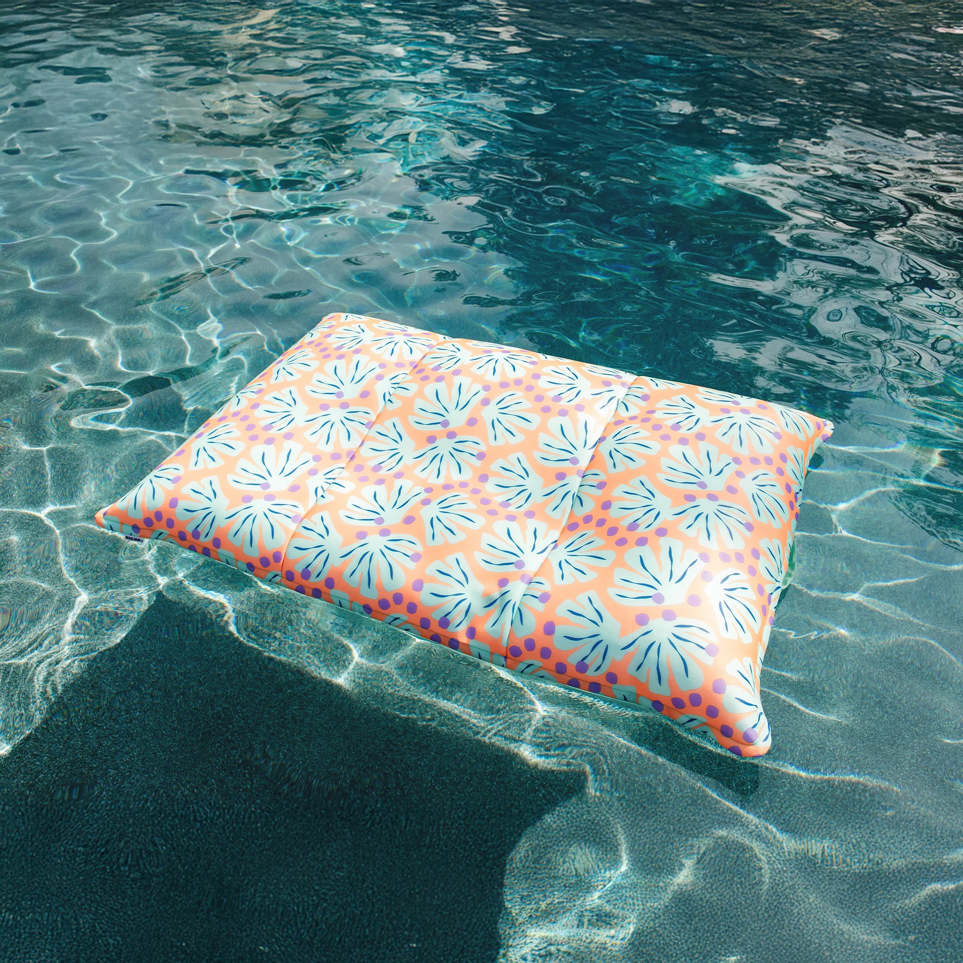 Lagoon Lounger - Image 106
