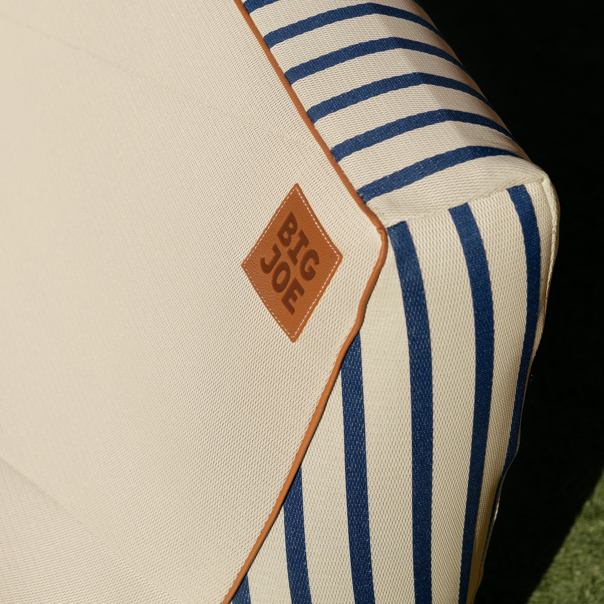 Lux Inflatable Chaise - Image 17