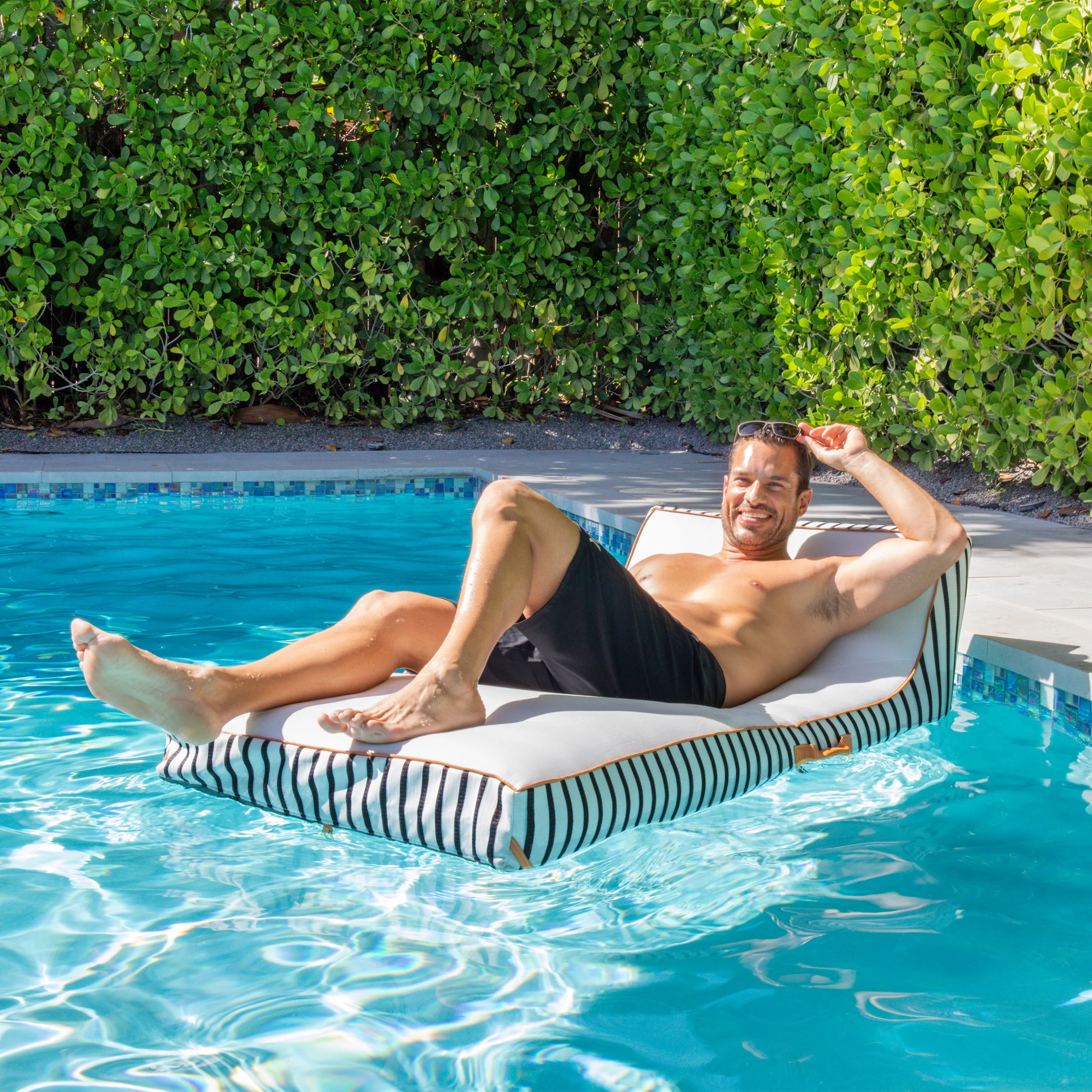 Lux Inflatable Chaise - Image 6