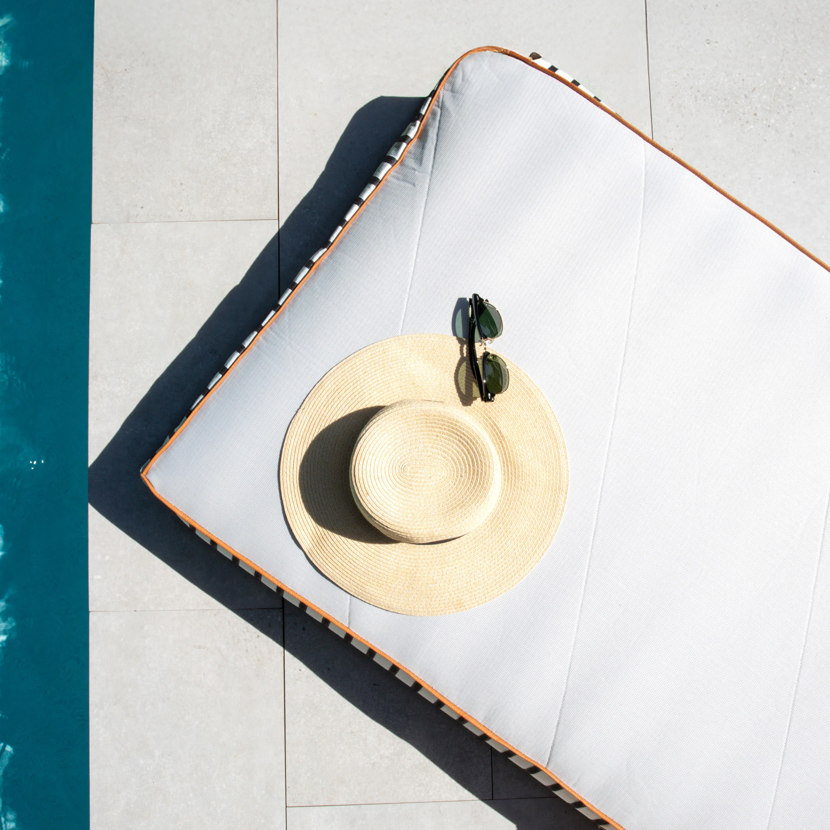 Lux Inflatable Chaise - Image 8