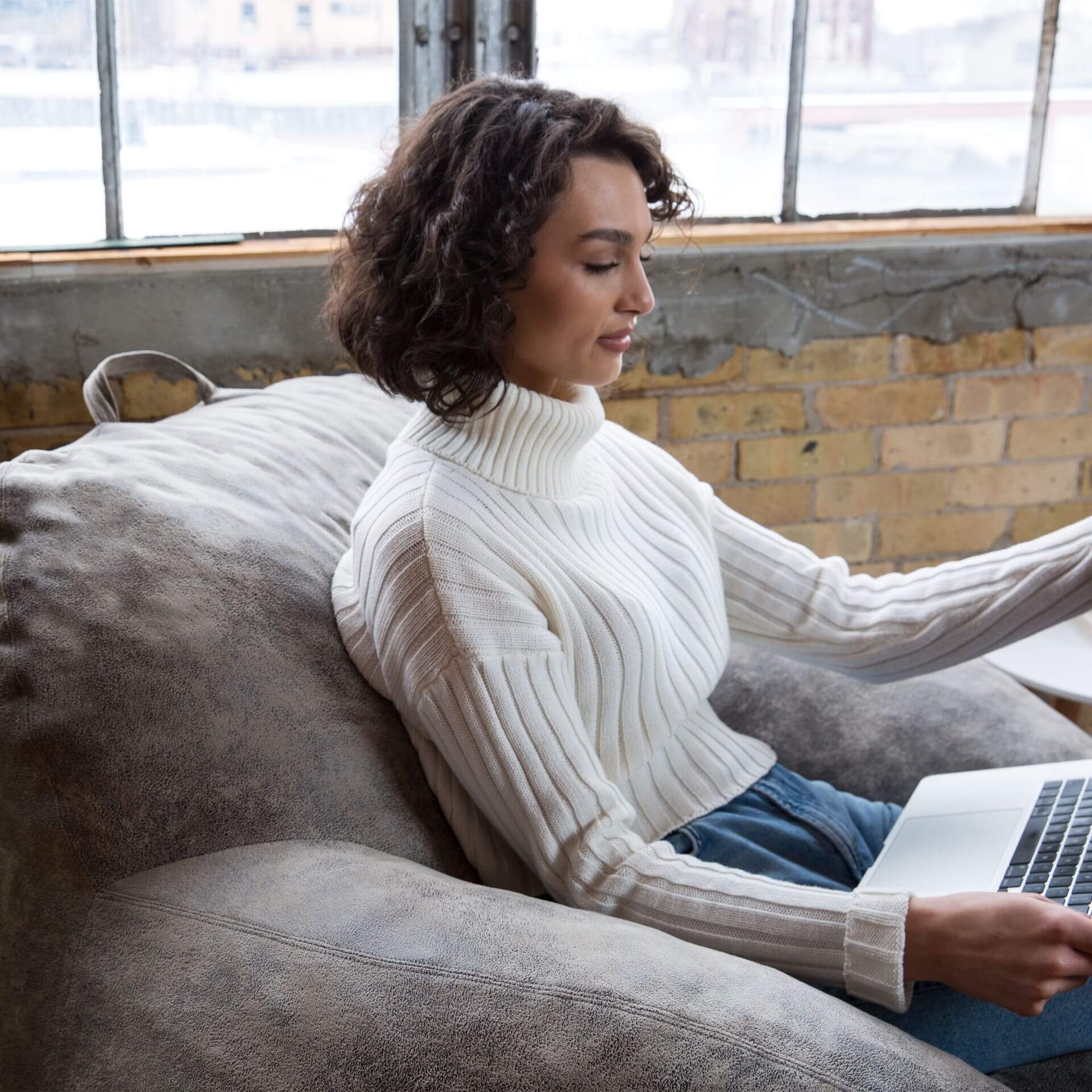 Nestle Chair - Image 19